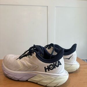 Hoka Arahi 5 White